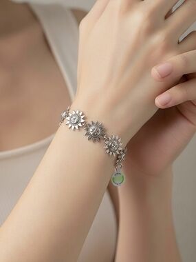 Sunburst Sunflower Link Bracelet in Silver Tone
